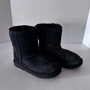 Ugg Girl's Black Classic Short Suede Shearling Lined Boots - Size 3